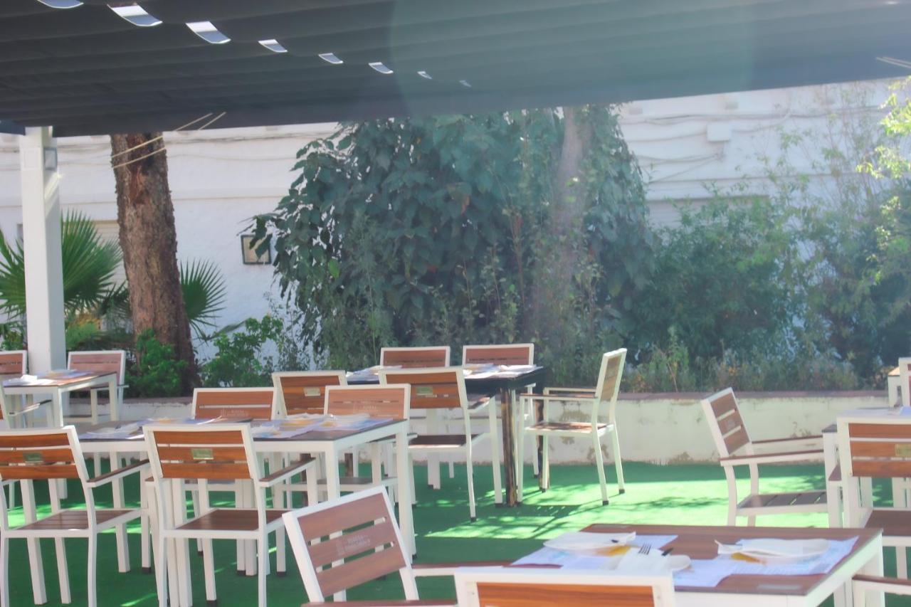 Hotel Patricia Torreguadiaro Exterior photo