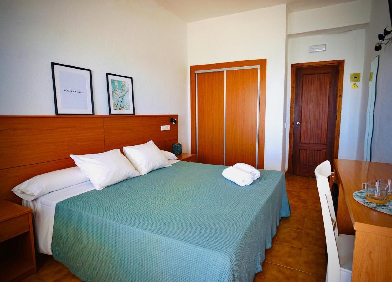 Hotel Patricia Torreguadiaro Exterior photo
